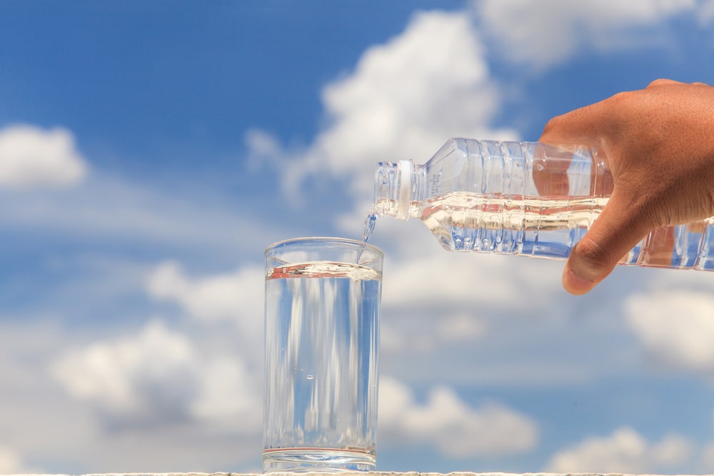 Jakie korzysci dla Twojego organizmu moze przyniesc codzienne picie wody – poradnik